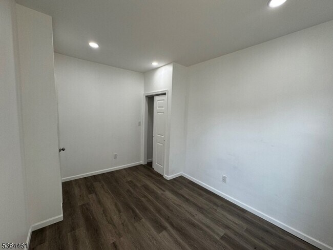 Building Photo - 53 17th Ave