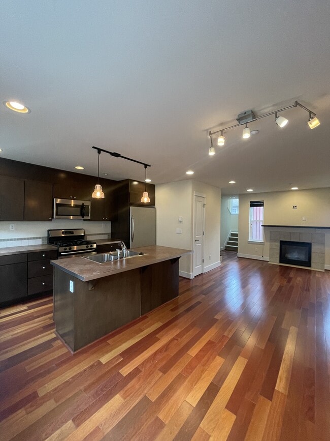 Building Photo - 834 N 145th Ln