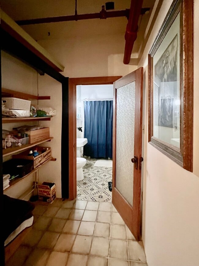 Building Photo - 711 S Dearborn St