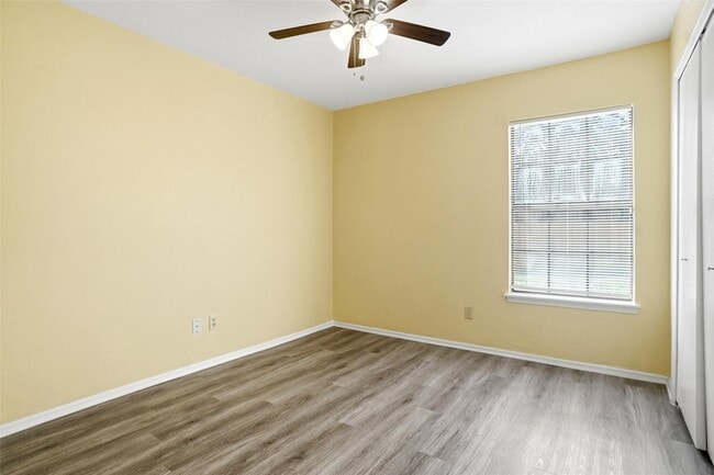 Building Photo - 134 London Ln