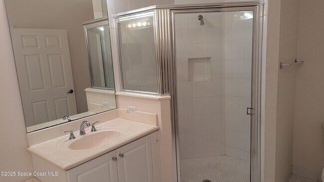 Building Photo - 826 Middleton Dr SW