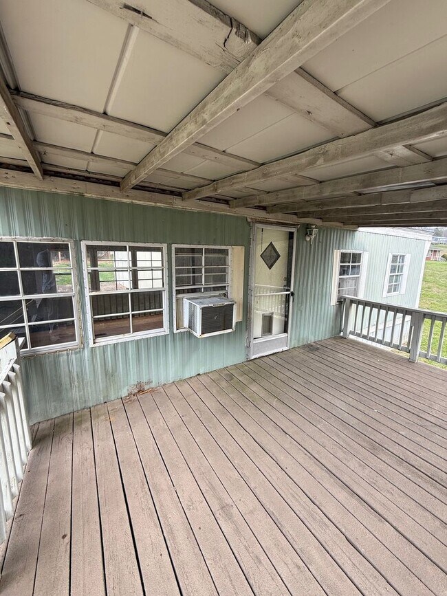 Building Photo - 2 Bedroom / 1 Bath Manufactured Home Kingsport TN