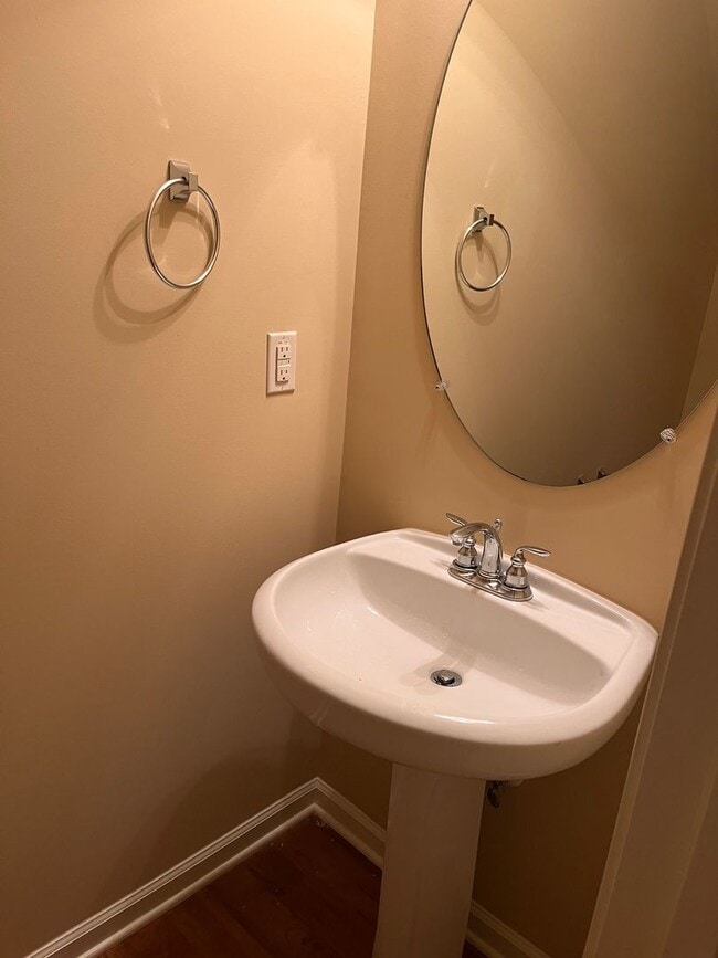 Building Photo - Live Your Best Life: Modern 3-Bedroom Townhouse with All the Amenities & More!