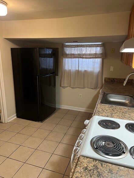 Kitchen - 818 Whitelock St