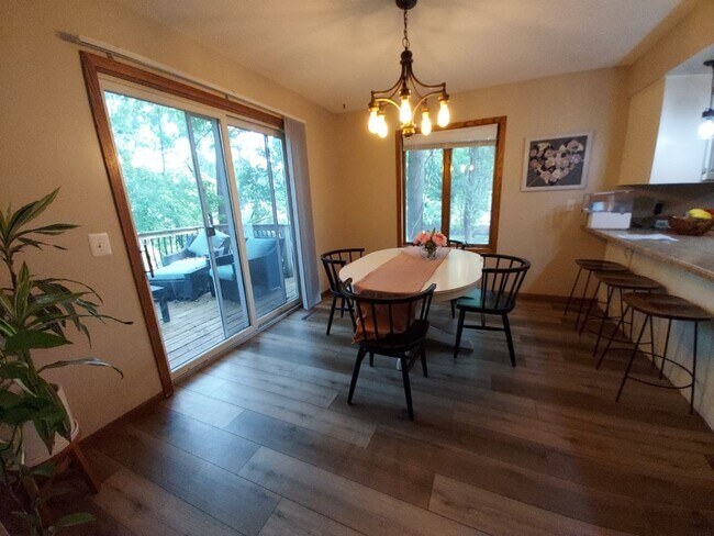 Building Photo - Nice 4 Bedroom 2 Bathroom house in Hudson