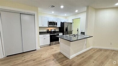 Building Photo - 2309 Balsam Dr