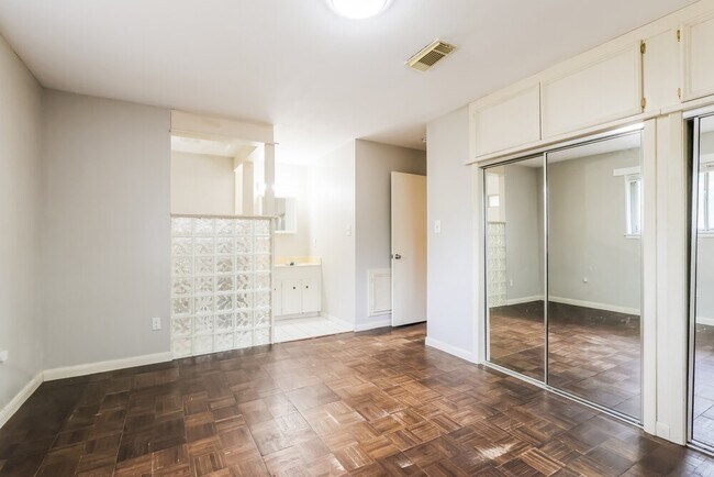 Building Photo - 200 Montrose Cir