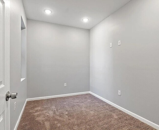 Building Photo - 1754 Georges Ln
