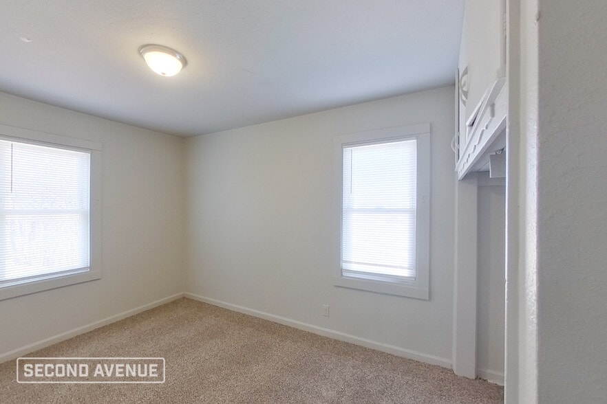 Building Photo - 2100 NE 26th St