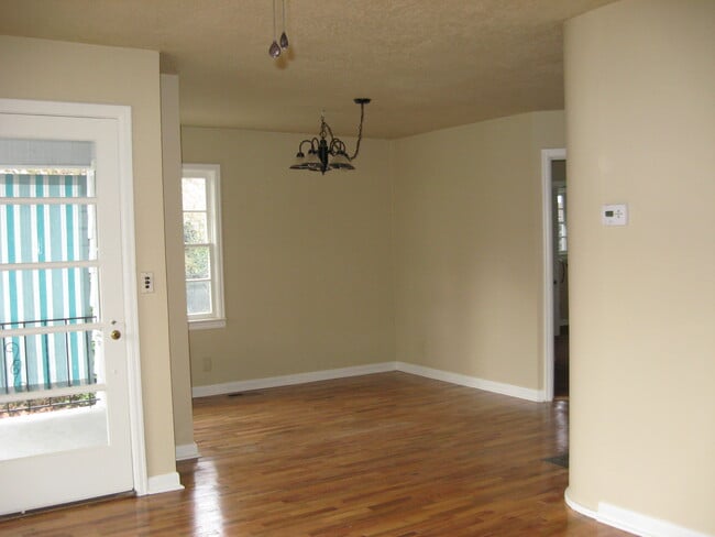 Building Photo - 1429 E Main St