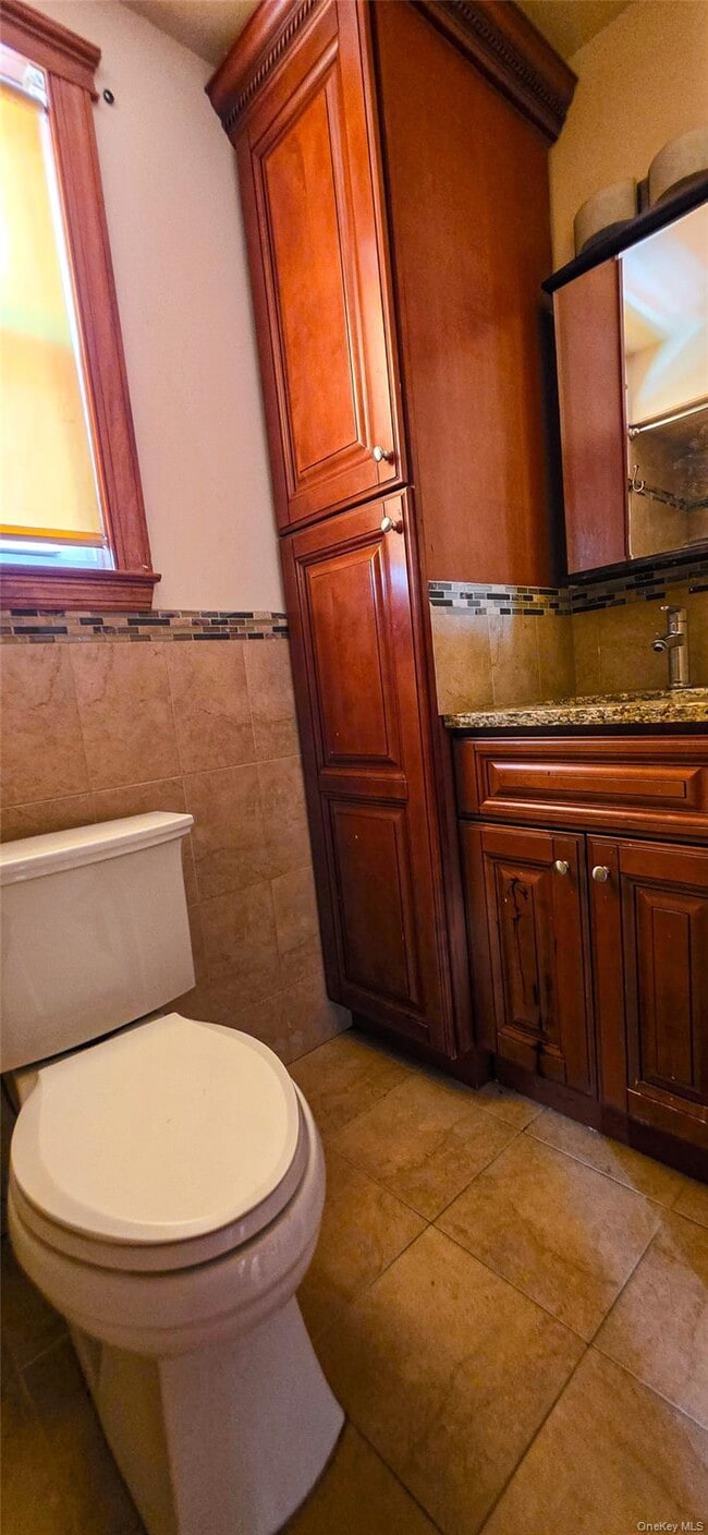 Building Photo - 97 Elm St