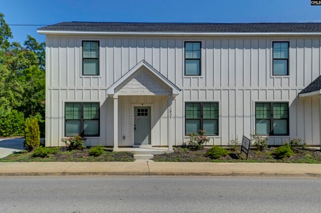 Primary Photo - 2035 Rosewood Dr