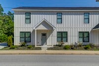 Building Photo - 2035 Rosewood Dr