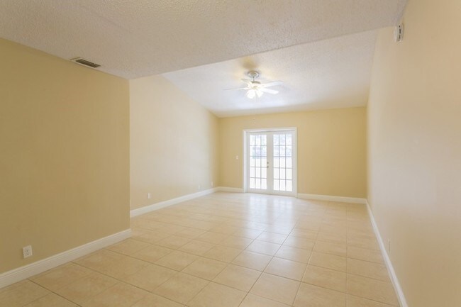 Building Photo - 265 Palmetto Ct