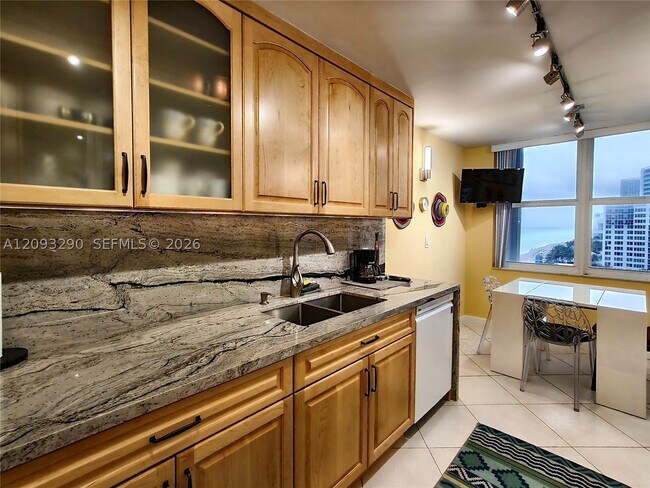 Building Photo - 2751 S Ocean Dr