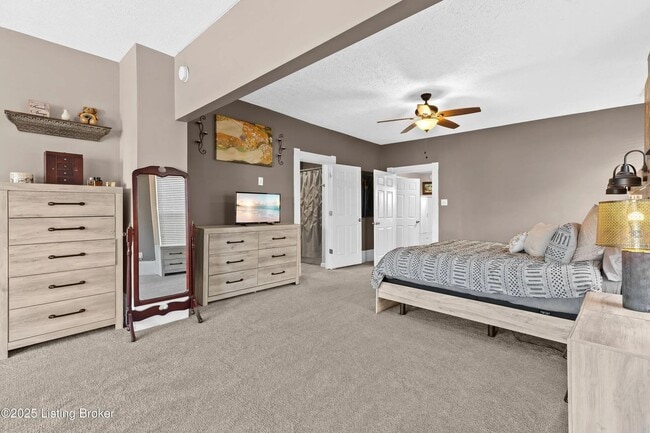 Building Photo - Spacious Home in the Heart of Clifton