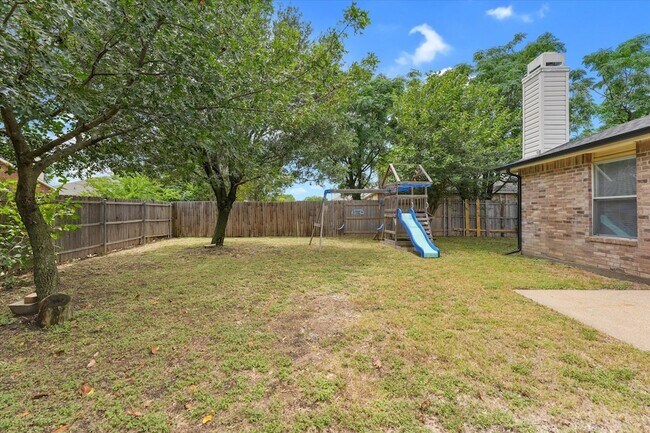 Building Photo - 702 Lowe Dr