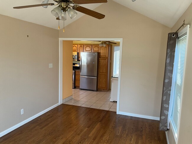 Building Photo - Surprisingly Spacious! 3-Bedroom 2 bath Ho...