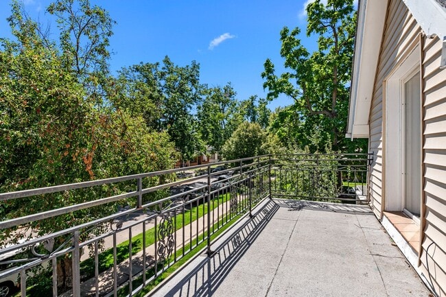 Building Photo - 1151 Monroe St