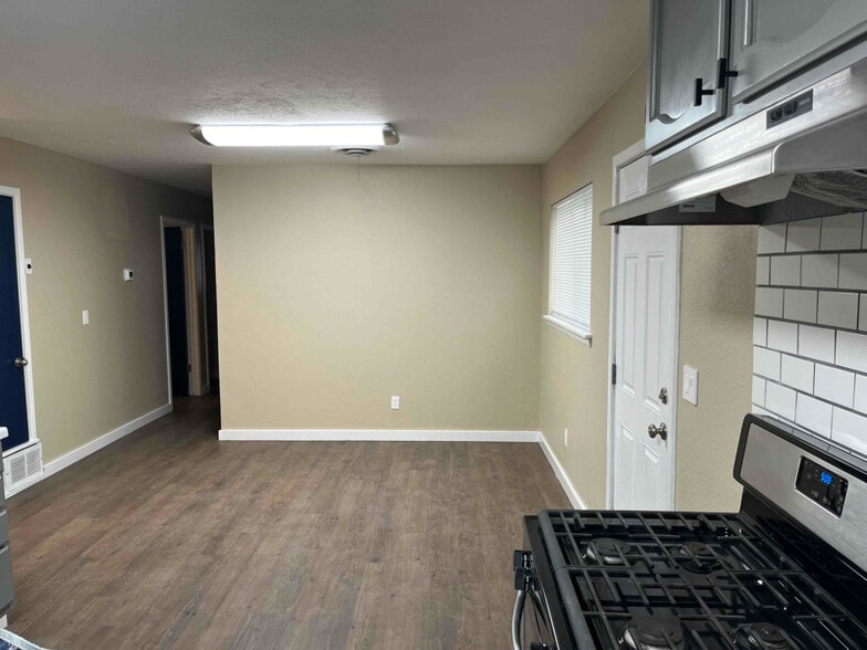 Building Photo - 3805 Windsor Dr