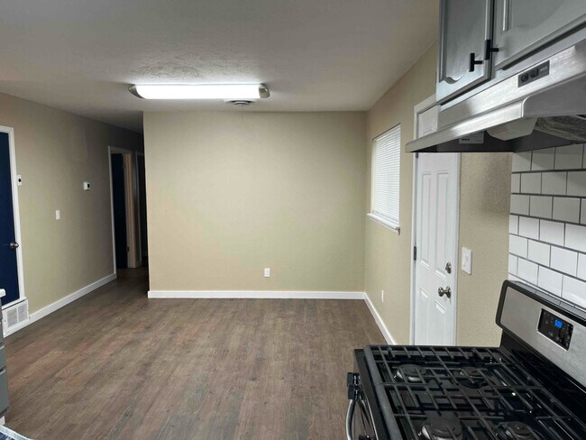 Building Photo - 3805 Windsor Dr