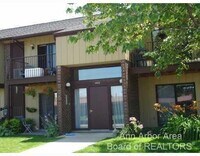 Building Photo - 1493 Chateau Vert E