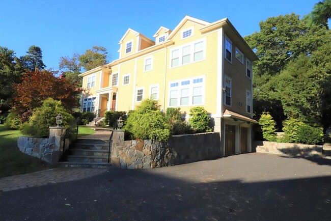Primary Photo - 62 Country Club Ln