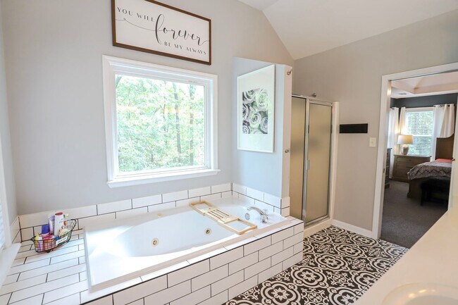 Building Photo - 5804 Lanatte Ln
