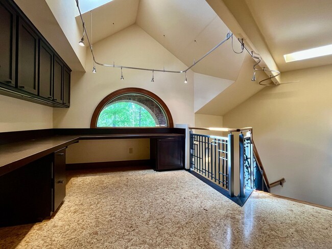 Building Photo - Luxury Estate Retreat in the Heart of Samm...