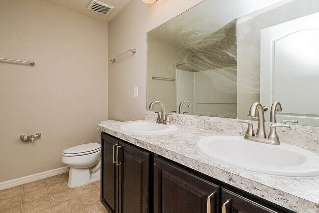 Building Photo - 11520 Southern Creek Dr