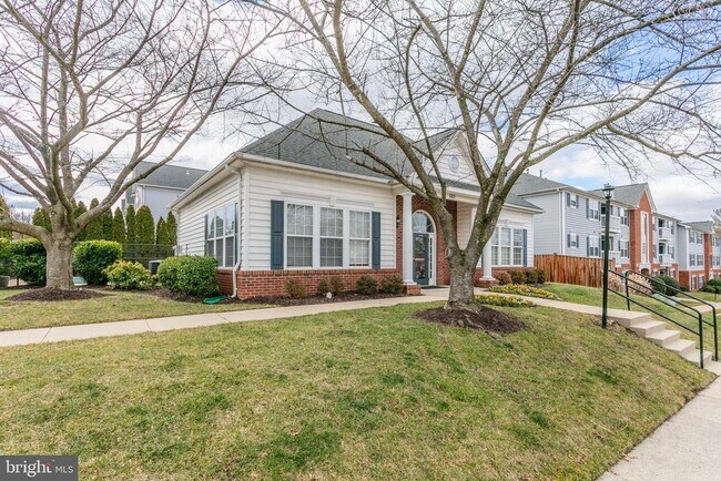 Building Photo - 645 Constellation Square SE