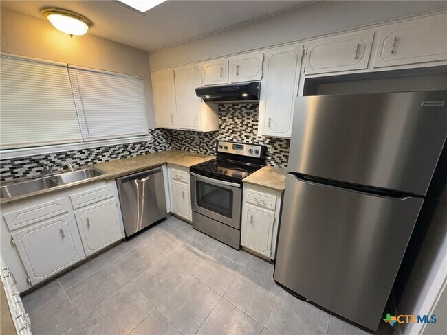 Building Photo - 1704 Big Bend Dr