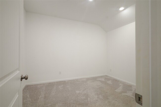 Building Photo - 27011 Aurora Gdn Ln