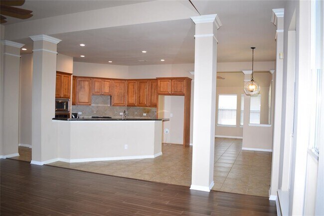 Building Photo - 7233 Via Dono Dr