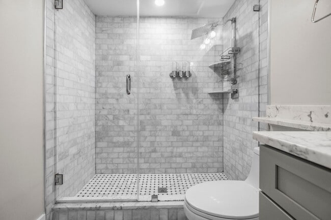 Building Photo - Lovely 1 BR/1.5 BA Condo in Columbia Heights!