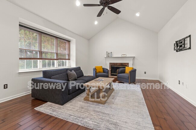 Building Photo - 2 Heather Ln