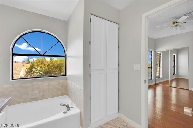 Building Photo - 8136 Spur Ct