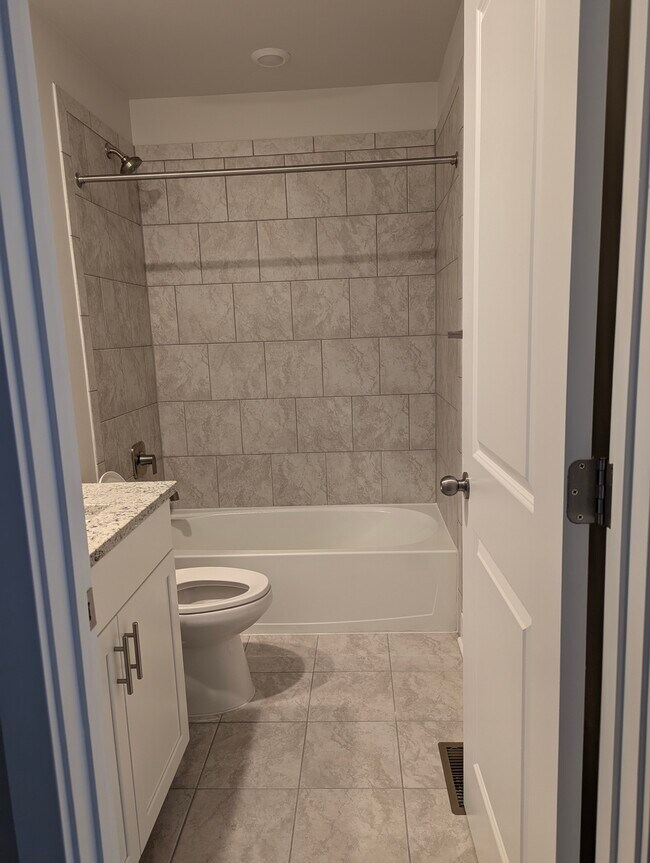 Building Photo - 2942 Bridgewater Dr