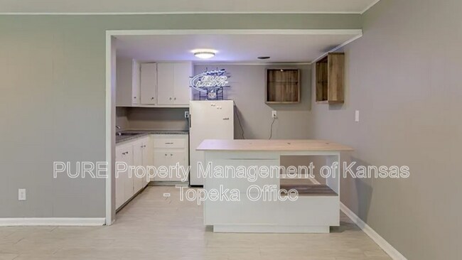 Building Photo - 9917 Flora Ave