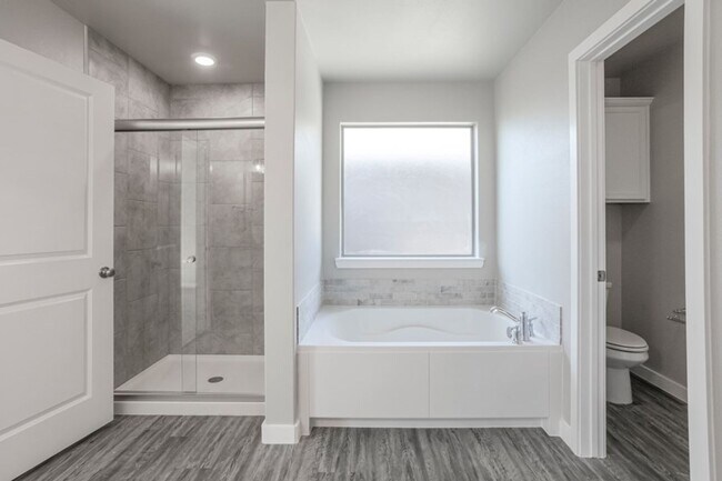 Building Photo - New Beginnings Start At AMRR: Spacious 3 bedroom in Midland!