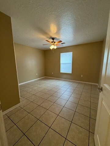 Building Photo - 703 Ave C S