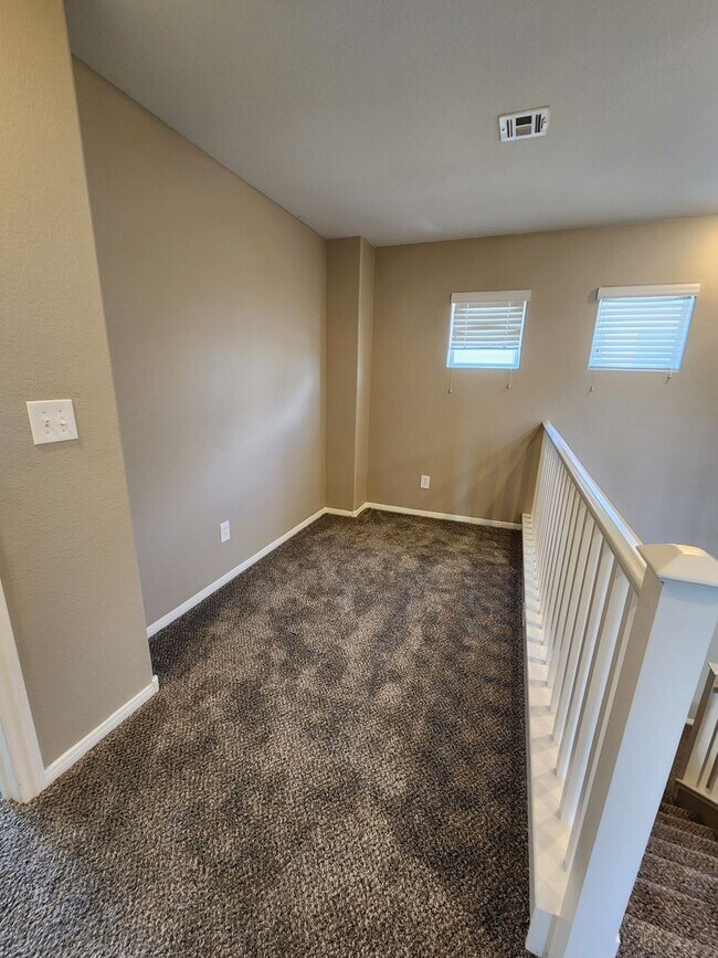 Building Photo - A Beautiful 3 Bedroom 2 story home in SW. ...