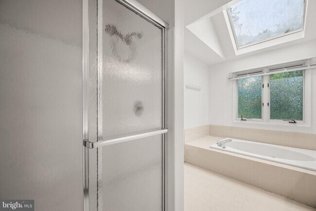 Building Photo - 267 Fox Run