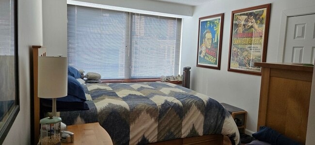 Building Photo - 65 E India Row