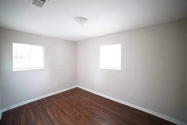 Building Photo - 1329 Blossom Cir