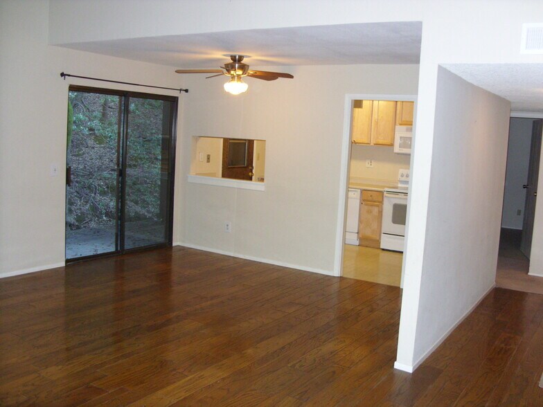 Building Photo - 25 Clay Ct