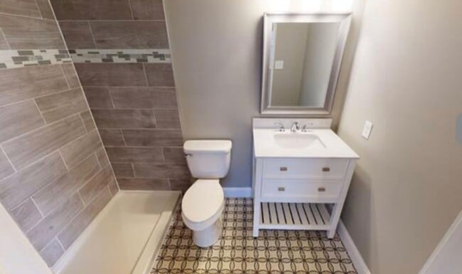 Building Photo - Renovated & Thoughtfully Designed 1 BR Condo