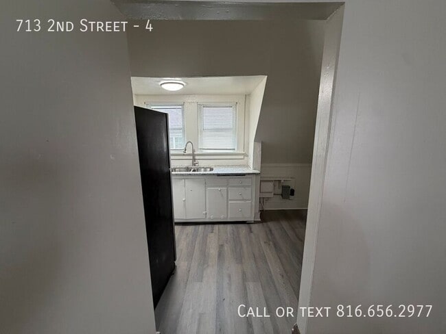 Building Photo - 713 2nd St