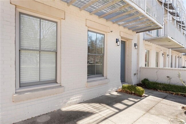 Building Photo - 871 3rd St