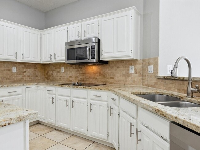 Building Photo - 205 Bayou Ct